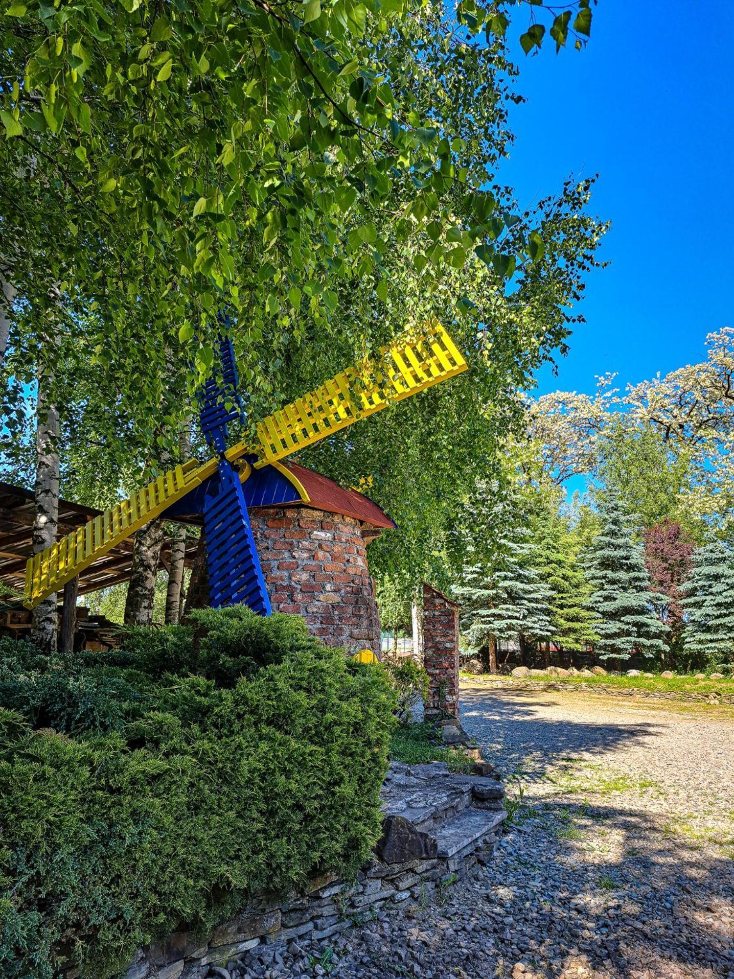 Hotel Restauracja Jas Wedrowniczek Rymanów Exterior foto