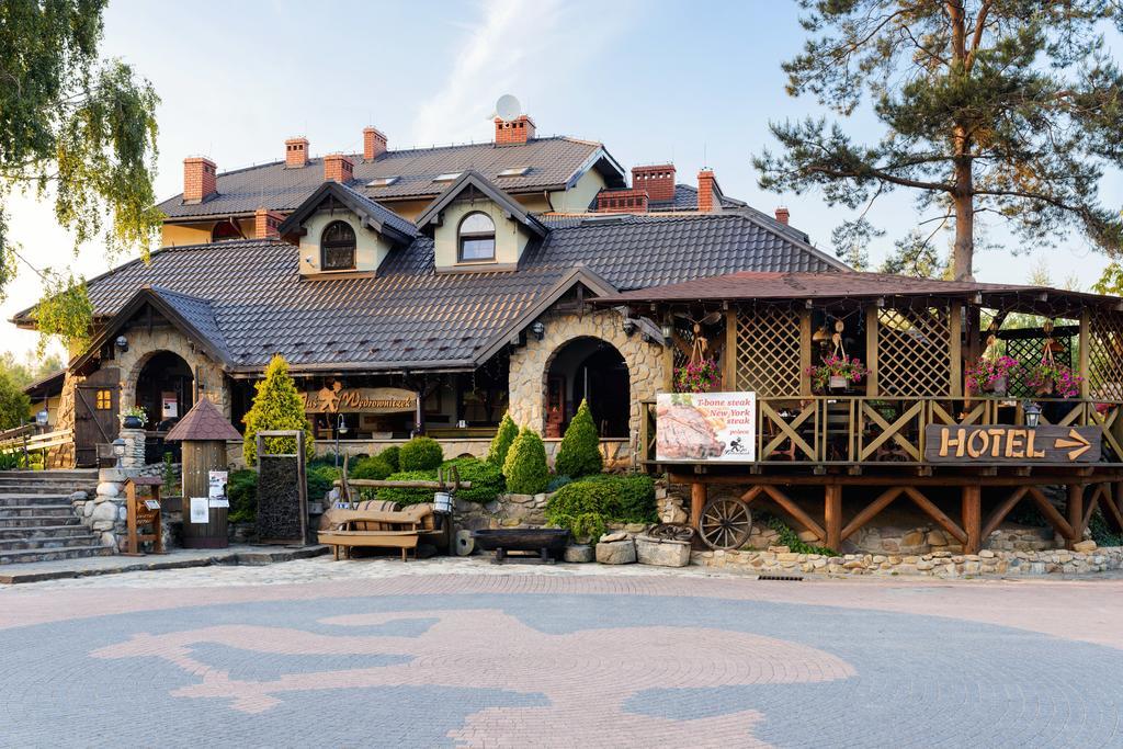 Hotel Restauracja Jas Wedrowniczek Rymanów Exterior foto